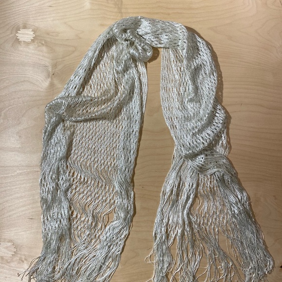 Lacy Silver /White thread Scarf (IO) - Picture 4 of 10